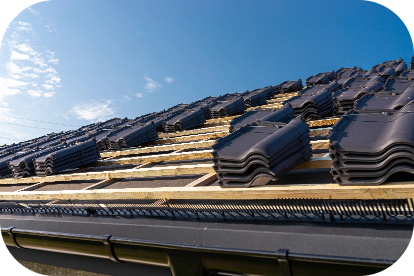 Roof-ceramic-tile-arranged-in-packets